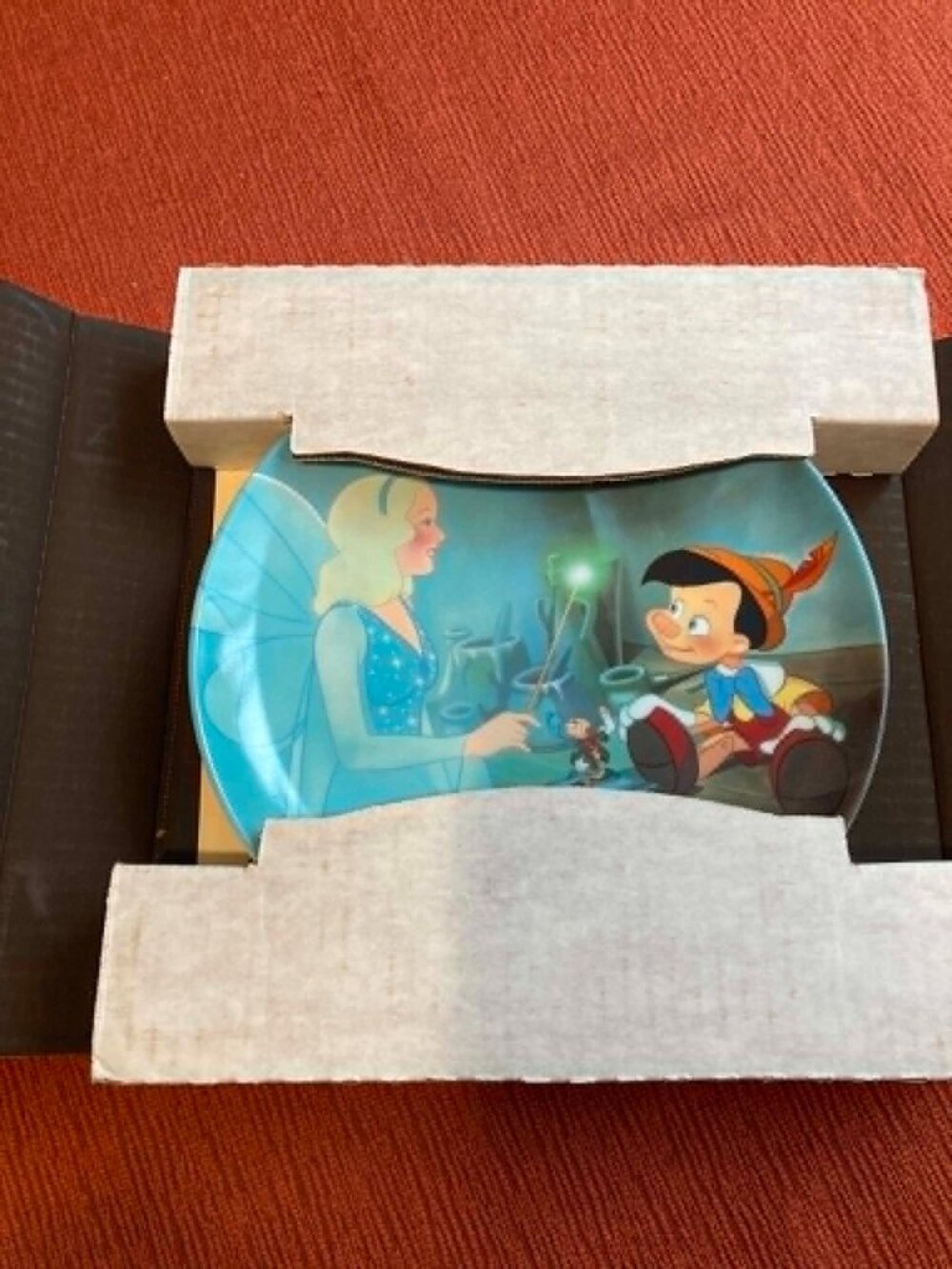 Brand New Edwin M Knowles "Pinocchio and the Blue Fairy" Collector's Plate w/COA - Picture 3 of 6